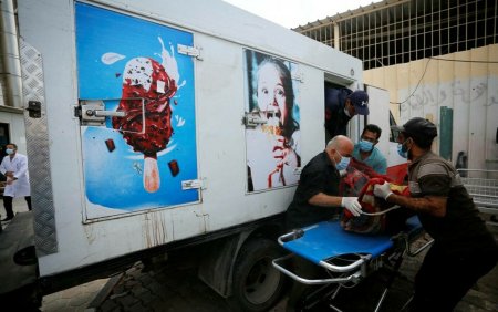 Cadavrele palestinienilor sunt depozitate in camioane de inghetata. In <span style='background:#EDF514'>CIMITIRE</span> nu este spatiu suficient