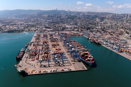 Numarul navelor stationate in porturile israeliene creste, dar operatiunile continua la majoritatea terminalelor