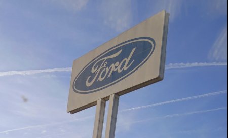 Stellantis si Ford Motor vor concedia temporar 1.250 de angajati din cauza grevei sindicatului UAW