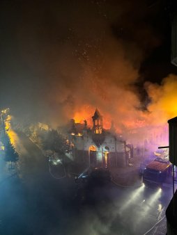 Incendiu devastator in Husi. Cladire de patrimoniu, care l-a gazduit si pe poetul Mihai <span style='background:#EDF514'>EMINESCU</span>, distrusa | VIDEO
