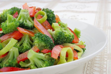 Salata de broccoli – gata in 10 minute