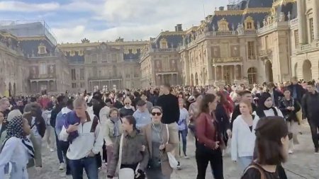 O noua <span style='background:#EDF514'>ALERTA CU BOMBA</span> la Palatul Versailles. Turistii au fost fost evacuati