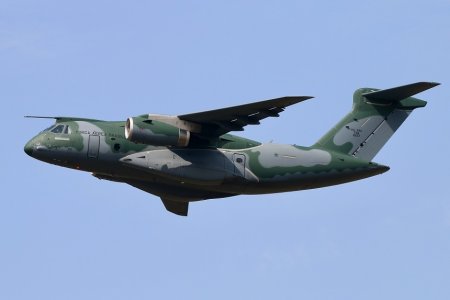 Cehia discuta achizitia a doua avioane de transport militar C-390 Millennium, de la compania braziliana Embraer