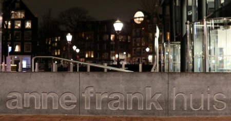 Ce pedeapsa a primit barbatul care a proiectat un mesaj antisemit pe Muzeul Anne Frank din Amsterdam