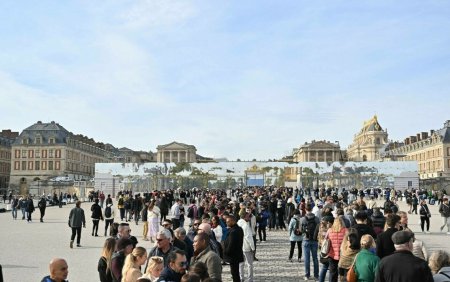 <span style='background:#EDF514'>ALERTA CU BOMBA</span> la Palatul Versailles. Vizitatorii au fost evacuati de urgenta | VIDEO