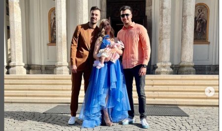 <span style='background:#EDF514'>LIVIU TEODORESCU</span> si Iulia si-au botezat fetita, pe Ecaterina. Imagini de la eveniment. Este cea mai emotionanta zi din viata mea