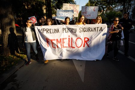 Mars pentru victimele violentei domestice si sexuale in opt orase din Romania. Creste numarul cazurilor: au fost peste 90.000 de interventii in 2022