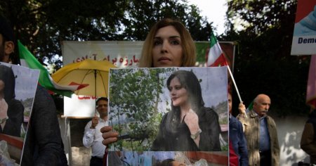 Iranul condamna la inchisoare doua jurnaliste care au relatat despre moartea in detentie a tinerei Mahsa Amini