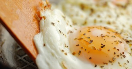 Ce greseli sa nu faci atunci cand prajesti oua: Acestea sunt cele mai frecvente grasimi de utilizat