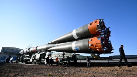 Bild: Dmitri <span style='background:#EDF514'>ROGOZIN</span> a planuit bombardarea Kievului cu o racheta Soyuz, incarcata cu noua tone de explozibil. Vladimir Putin a fost informat