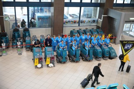 Compania Nationala Aeroporturi Bucuresti: 56 de echipamente performante de curatenie la Aeroportul Henri Coanda / Utilajele folosesc tehnologia eco nanoclean, care asigura consum redus de apa si detergent