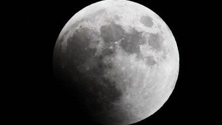 Eclipsa partiala de Luna, in noaptea de sambata spre duminica. Ora la care incepe fenomenul astronomic