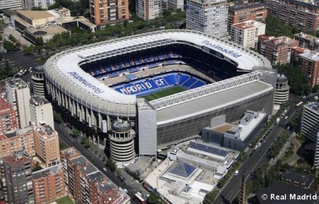 Real Madrid, clubul care a castigat de 14 ori Liga Campionilor, se pregateste sa imprumute 390 de milioane de dolari pe piata datoriilor private pentru renovarea stadionului <span style='background:#EDF514'>SANTIAGO BERNABEU</span>