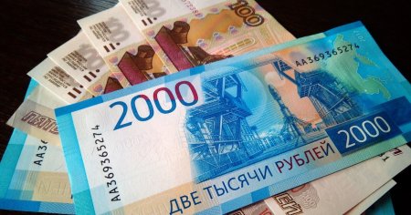 Banca Centrala a Rusiei incearca stoparea deprecierei rublei prin majorarea dobanzii la 15%