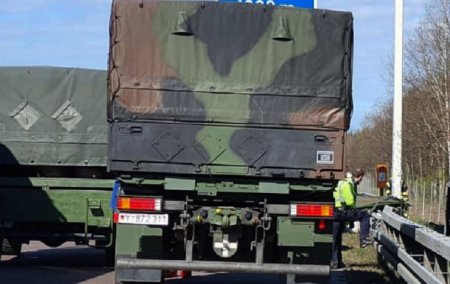 Un sofer roman de TIR a lovit un camion dintr-o coloana militara si n-a oprit dupa accident, in Germania