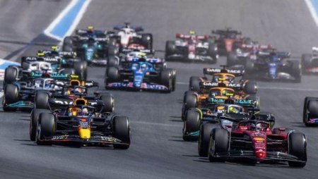 Formula 1:  <span style='background:#EDF514'>INCAIERARE</span> intre mai multi spectatori in timpul Marelui Premiu al Mexicului