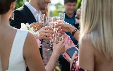 Tragedie inainte de nunta. 12 oameni au murit dupa ce au baut din alcoolul cumparat pentru petrecere
