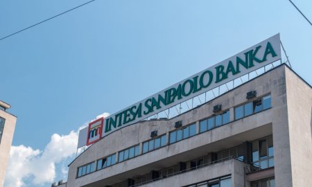 Intesa a cumparat banca romaneasca First Bank cu 130 de milioane de euro