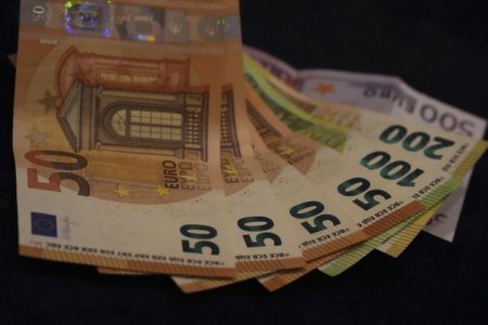 Cehia: Euro isi face incet loc intr-o economie foarte eurosceptica