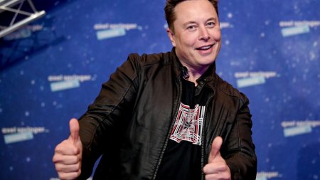 Elon Musk a renuntat la Instagram pentru ca ajunsese sa isi faca prea multe selfie-uri