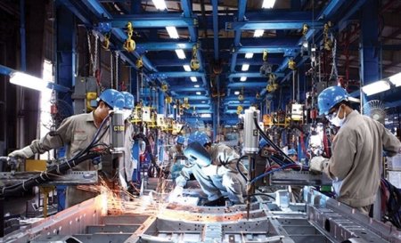 INS: Preturile productiei industriale pe total au crescut in septembrie cu 2% fata de luna august 2023 si au scazut usor fata de septembrie 2022