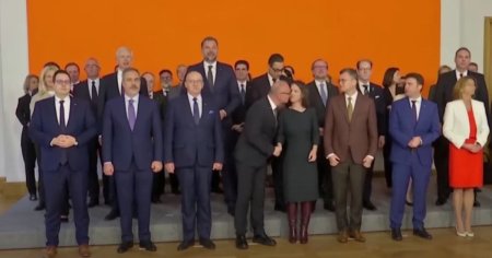Sefa diplomatiei germane, sarutata de ministrul croat de Externe la o reuniune a ministrilor din UE VIDEO