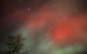 <span style='background:#EDF514'>AURORA BOREALA</span> rosie. Ce reprezinta cerul sangeriu si de ce este considerat un semn rau