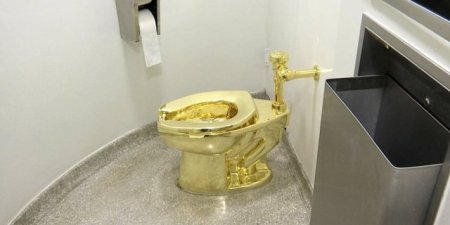 Patru barbati risca sa ajunga la inchisoare dupa ce au furat o toaleta de aur in valoare de 6 milioane de dolari dintr-un palat din Anglia