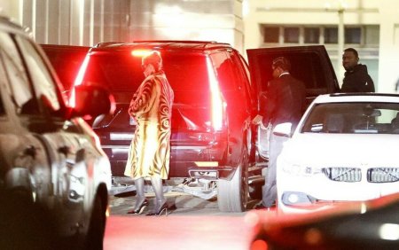 Rihanna, aparitie excentrica alaturi de partenerul ei, A$AP Rocky, in Beverly <span style='background:#EDF514'>HILLS</span>. GALERIE FOTO
