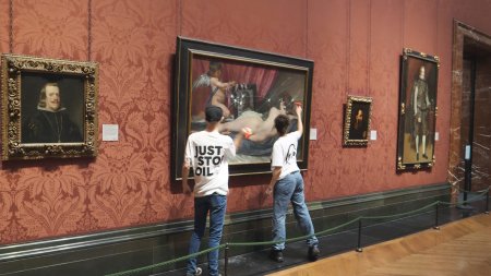 Tablou de <span style='background:#EDF514'>DIEGO</span> Velazquez, atacat cu ciocanele de activisti la Galeria Nationala din Londra. Este timpul pentru fapte