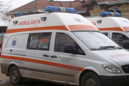 Un barbat a murit in Vrancea, dupa ce a fost lovit de o ambulanta care transporta un pacient la spital