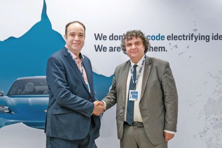 Industria auto in era tehnologiei: Infineon, dupa anuntul legat de centrul R&D de la Bucuresti doreste investitii in universitati si in programe pentru a atrage tineri, Dacia anunta planuri pentru digitalizare si mizeaza pe online