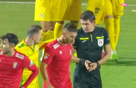 Faza confuza in Liga 2 » Horia Mladinovici a trecut peste semnalizarea asistentului si a validat golul din Chindia - Mioveni