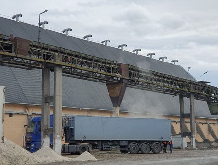 REPORTAJ. Cum arata cea mai mare fabrica de zahar din Romania, in care intra zilnic 200 de camioane cu sfecla si care produce 60.000 de tone de zahar anual, Margaritar sau Cor<span style='background:#EDF514'>ONITA</span>