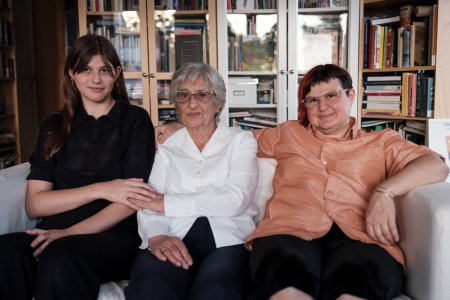 REPORTAJ. Trei generatii ale unei familii de romani emigrate in Suedia vorbesc despre viata furata vreme de mai bine de jumatate de secol: Spalarea pe creier functiona