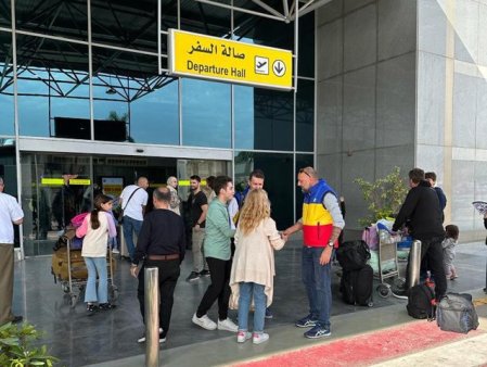 Romanii evacuati din Fasia Gaza vor ajunge curand in Romania