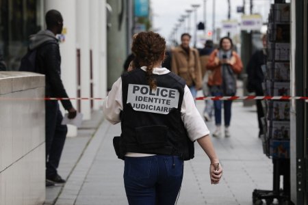 O femeie si un barbat, impuscati mortal in parcarea unui McDonald’s din Marsilia. Alti trei oameni au fost raniti