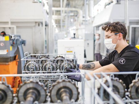 Continental, producatorul german de componente auto care are operatiuni puternice in Romania, cu peste 19.000 de angajati, se pregateste sa anunte un plan major de restructurare la nivel global, care implica reducerea a peste 5.500 de locuri de munca