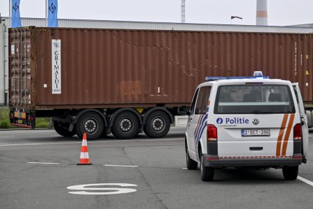 Captura de 700 de kilograme de cocaina. Drogurile erau ascunse in containerul unui camion condus de un sofer bulgar, langa Anvers