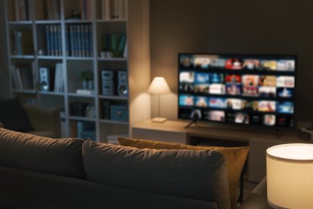 Oferta de Black Friday: televizor Smart TV Dedeman cu o diagonala de 81 CM la sub 500 RON