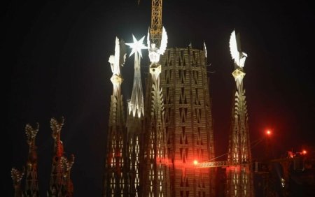 Sagrada Familia din Barcelona a marcat finalizarea <span style='background:#EDF514'>TURNURI</span>lor evanghelice, la 141 de ani de la inceperea constructiei