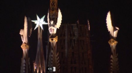 Moment istoric la Barcelona: cele patru <span style='background:#EDF514'>TURNURI</span> ale Sagrada Familia au fost luminate