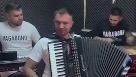 Un trio de lautari cu Iohannis la acordeon, Ciolacu la orga si Dragnea la tambal s-a viralizat pe internet. Expert in comunicare: Pana la alegeri, s-ar putea sa se rafineze si mai tare!