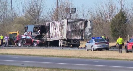 Cel putin sase persoane au murit intr-un accident cu cinci masini, printre care si un autocar scolar, pe o autostrada din SUA