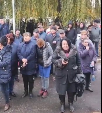 Protest la producatorul de tehnica militara CARFIL din Brasov. Salariatii reclama ca noile masuri fiscal-bugetare vor avea ca efect falimentul acestei industrii – FOTO, VIDEO