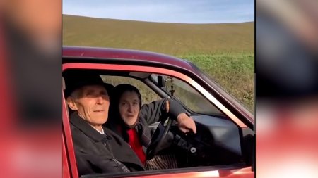 O bunica din Cluj a reusit sa ia permisul la 68 de ani. Ce a facut-o sa invete sa conduca: „Is soferita de vreo trei-patru ani”