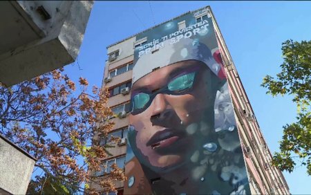 Arta stradala cucereste Romania. Cea mai recenta pictura murala il infatiseaza pe David <span style='background:#EDF514'>POPOVICI</span>