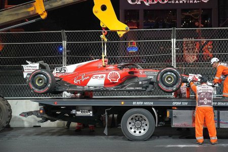 Haos in Las Vegas! Gaura din circuit a facut praf <span style='background:#EDF514'>MONOPOST</span>ul Ferrari si a oprit antrenamentul dupa nici 10 minute: Inacceptabil, e complet distrus!