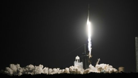 SpaceX va incerca din nou sa-si lanseze mega-racheta pe orbita, dupa ce prima incercare s-a soldat cu o explozie