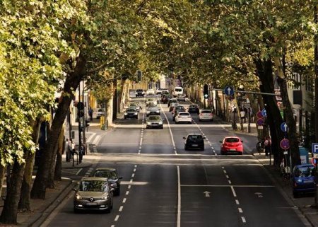 <span style='background:#EDF514'>BOSCH</span>: Cum poate conectivitatea sa faca traficul urban mai sigur si mai eficient